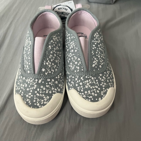 New Oshkosh floral print slip on shoes - Picture 10 of 10